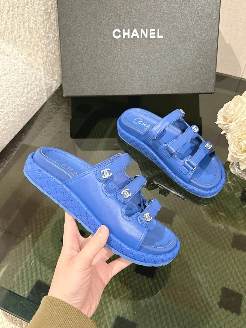 Chanel Slippers Sleek 17405