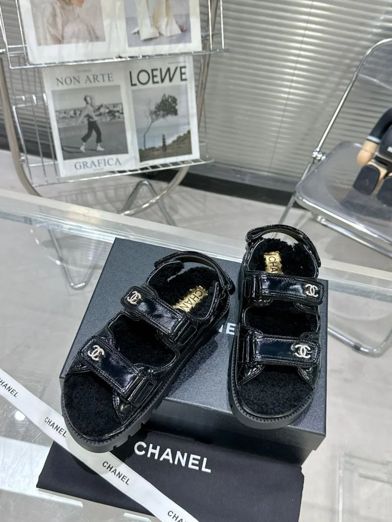 Chanel Slippers Bold 17390