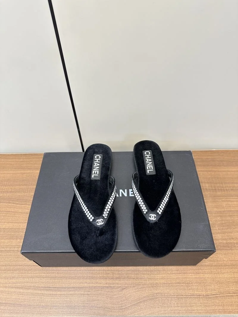 Chanel Slippers Elegant 17377