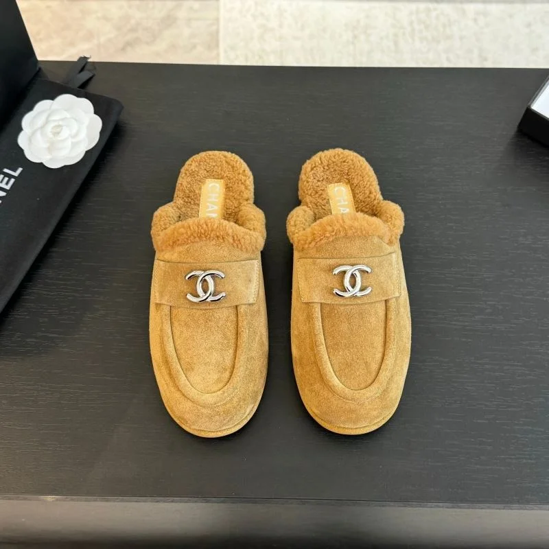 Contemporary Chanel Slippers 17357