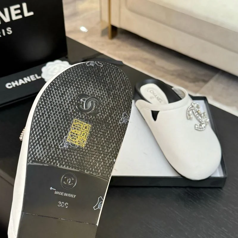 TechFriendly Chanel Slippers 17374
