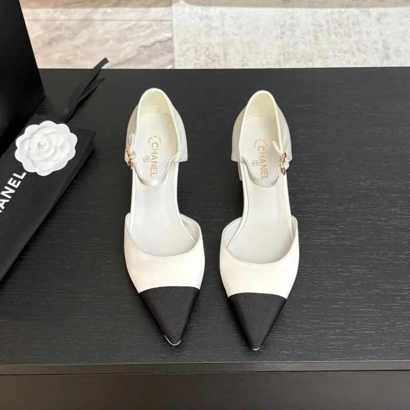 Compact Chanel Slippers 17323