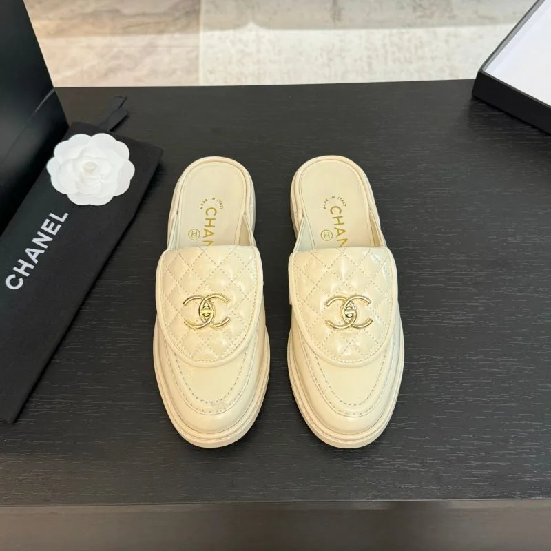 Effortless Chanel Slippers 17309