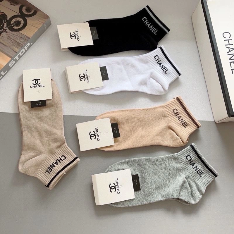 Snug Chanel Socks 273361