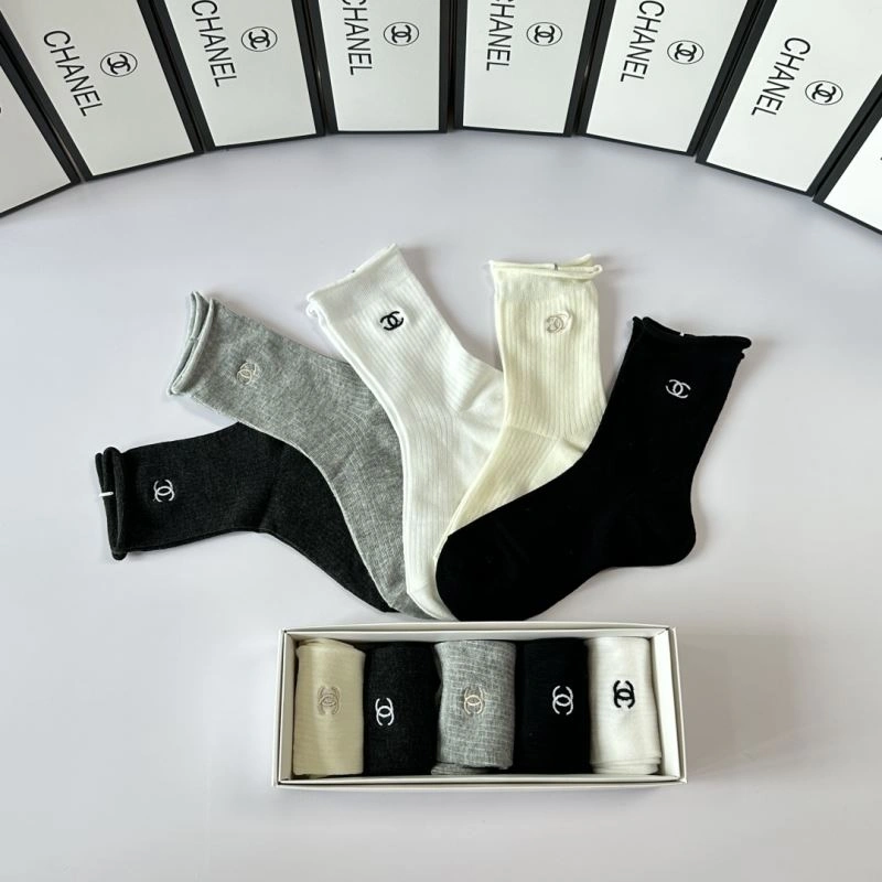 EyeCatching Chanel Socks 273902