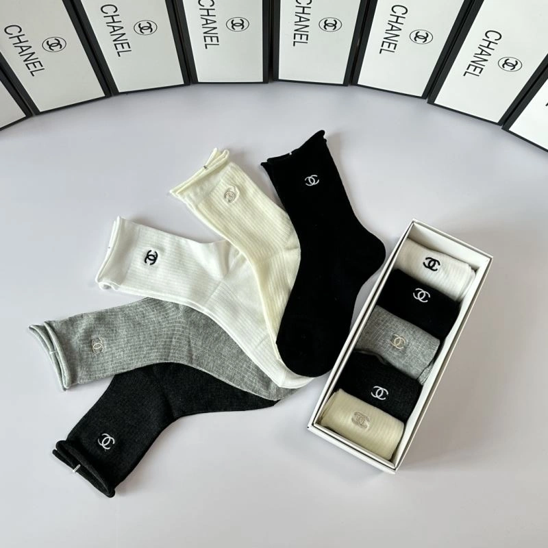EyeCatching Chanel Socks 273902