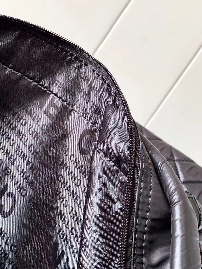 Reliable Chanel Suitcase 69382