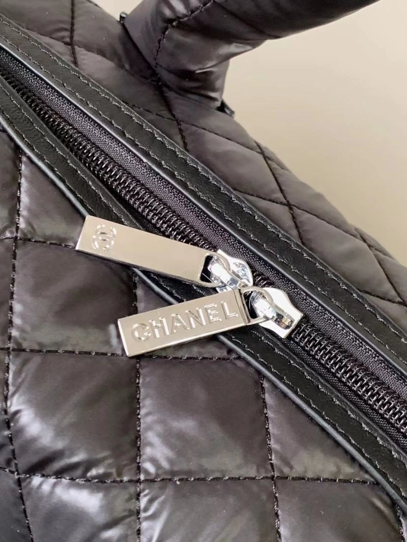 Chanel Suitcase Bold 69365