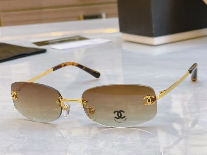 Versatile Chanel Sunglasses 278146