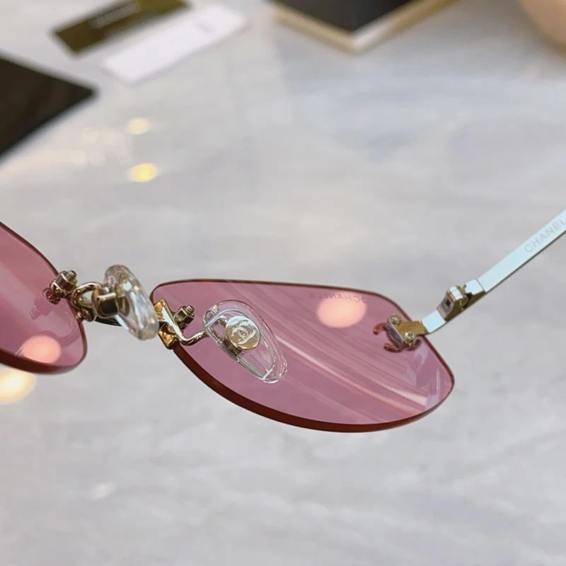 Versatile Chanel Sunglasses 278146