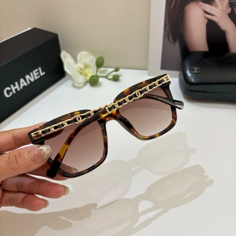 Minimalist Chanel Sunglasses 278135