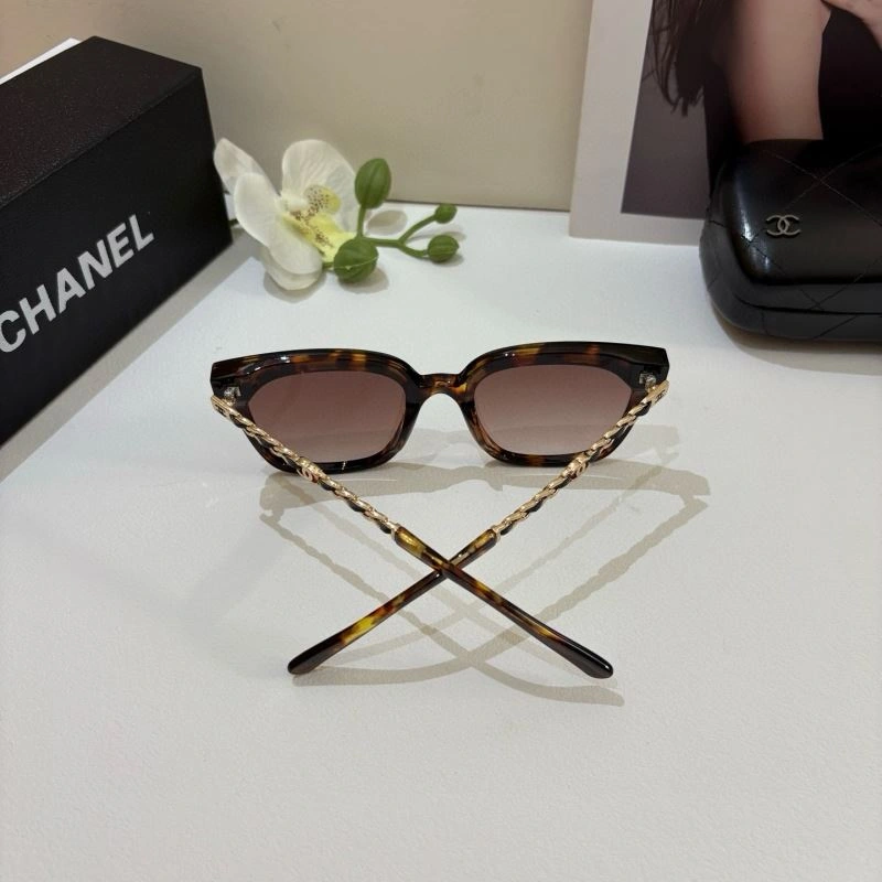 Minimalist Chanel Sunglasses 278135
