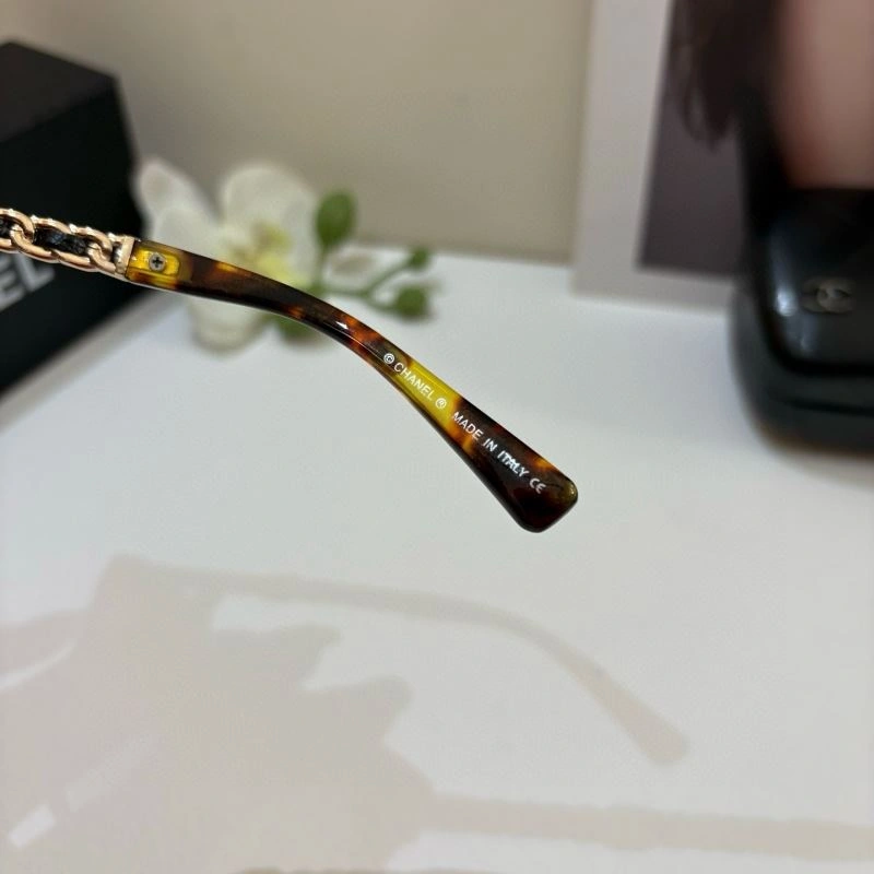Minimalist Chanel Sunglasses 278135