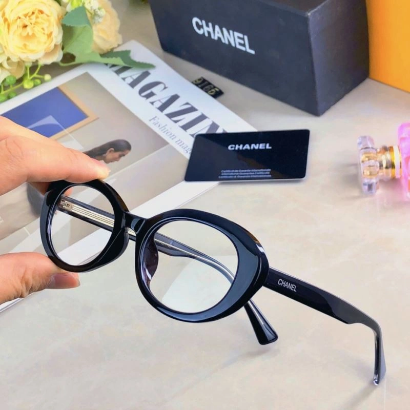 Bold Chanel Sunglasses 278124