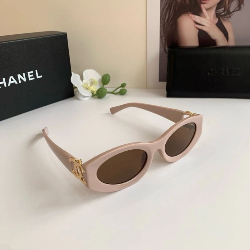 Lightweight Chanel Sunglasses 278098