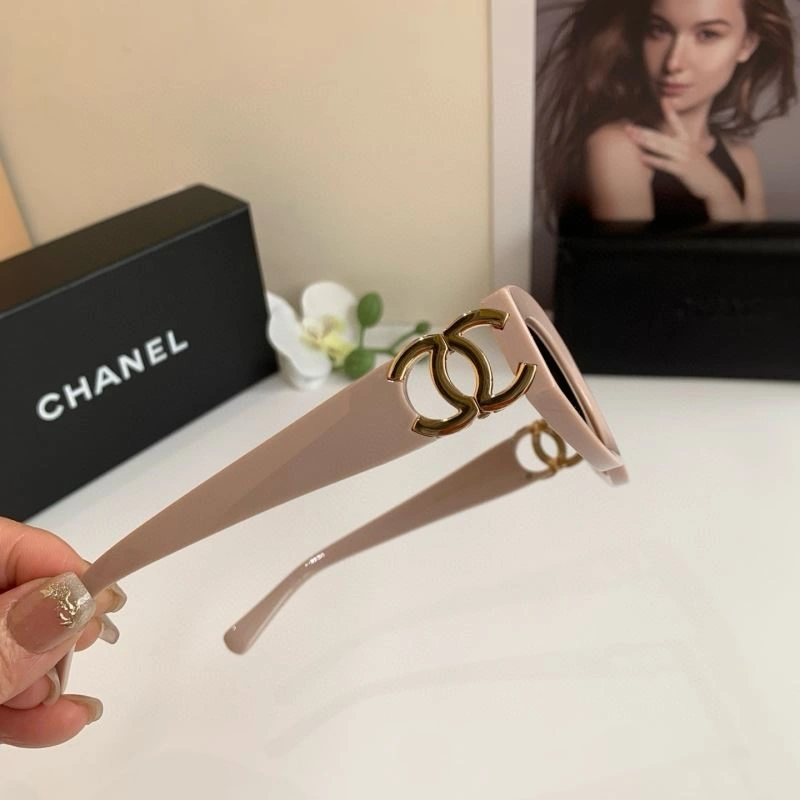 Lightweight Chanel Sunglasses 278098