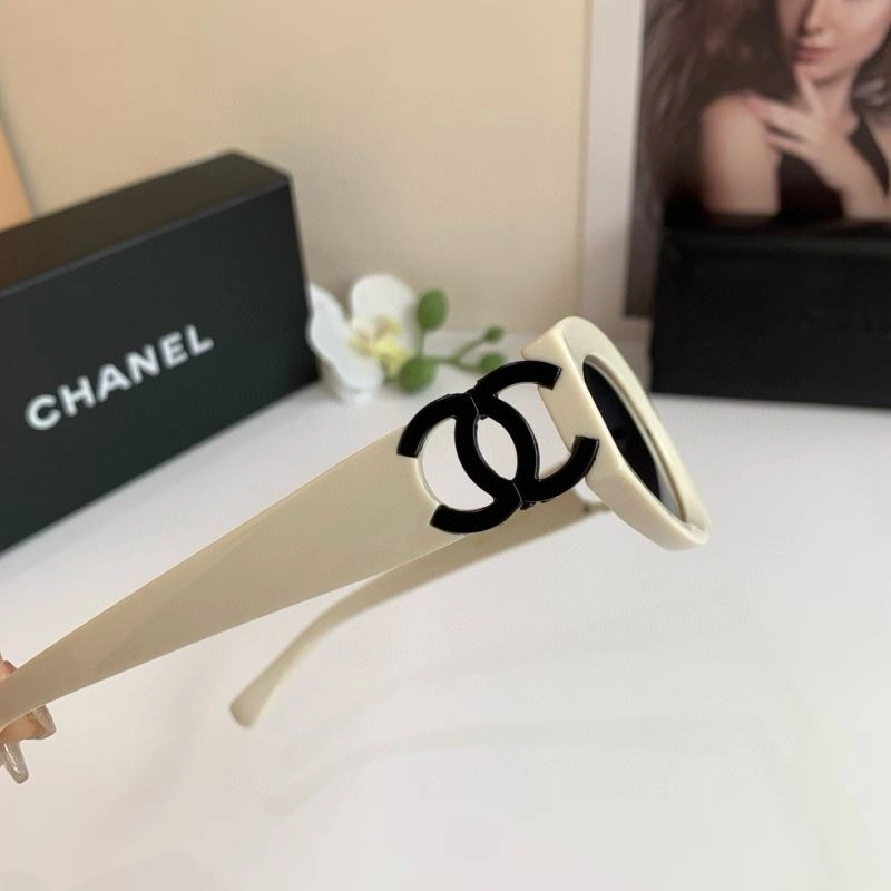 Flexible Chanel Sunglasses 278115