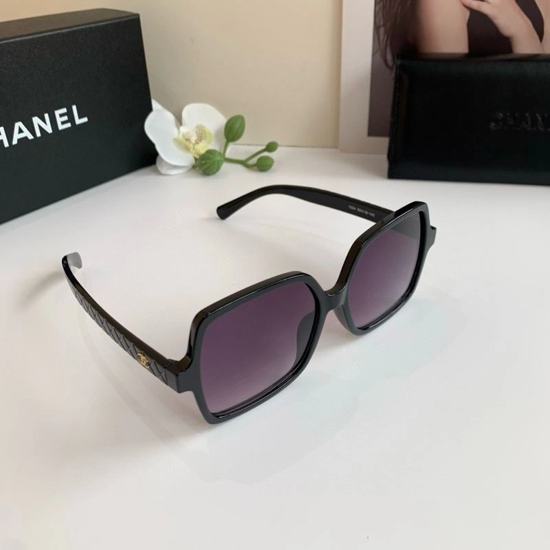 Chanel Sunglasses Minimalist 278111