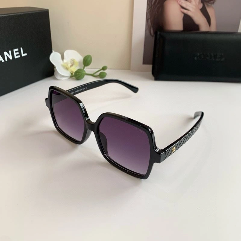 Chanel Sunglasses Minimalist 278111