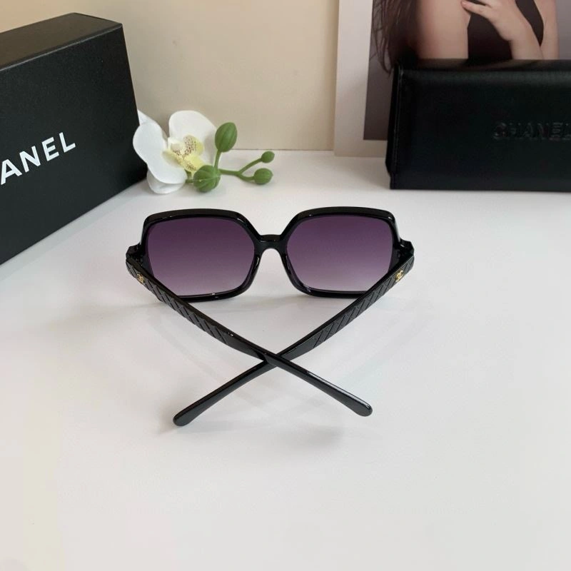 Chanel Sunglasses Minimalist 278111