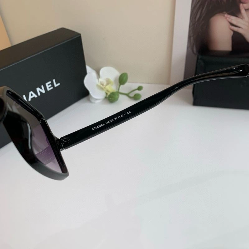 Chanel Sunglasses Minimalist 278111