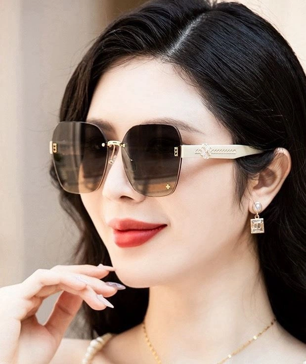 Bright Chanel Sunglasses 278123