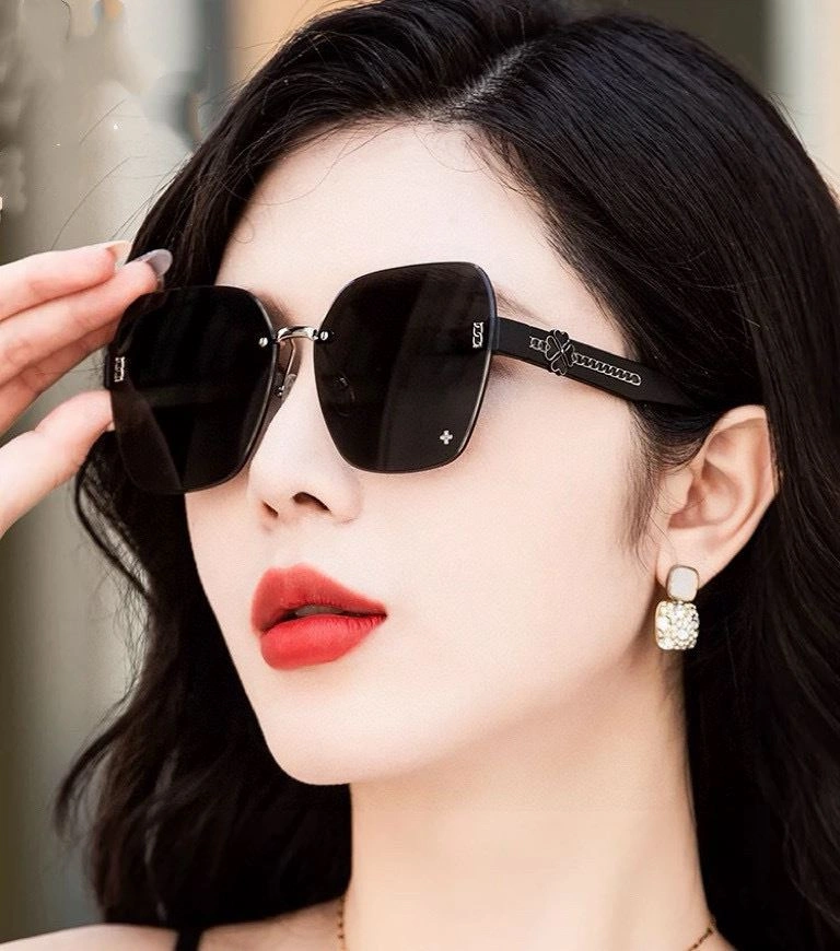 Bright Chanel Sunglasses 278123