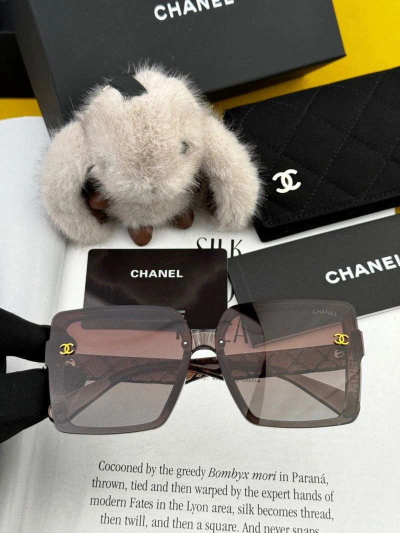 Compact Chanel Sunglasses 278121