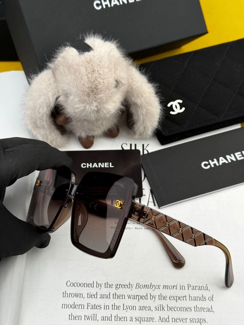 Compact Chanel Sunglasses 278121