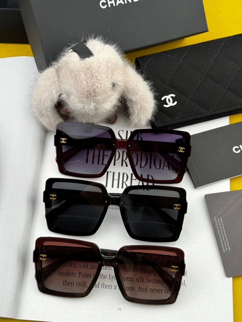 Compact Chanel Sunglasses 278121