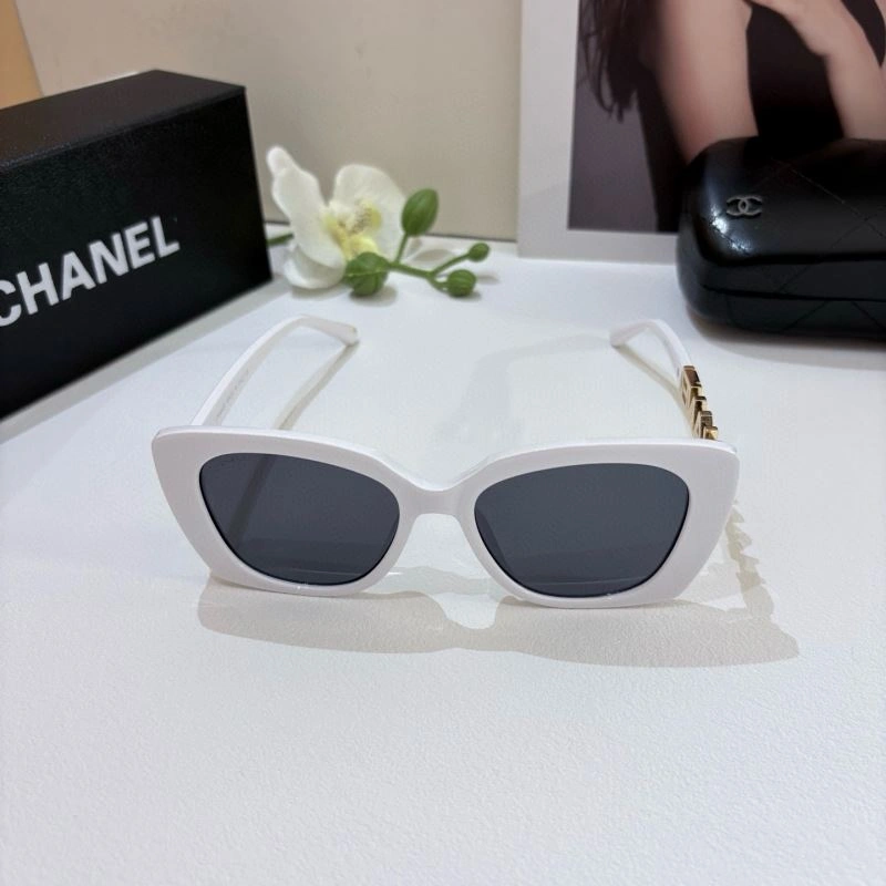 Chanel Sunglasses ModernLook 278018