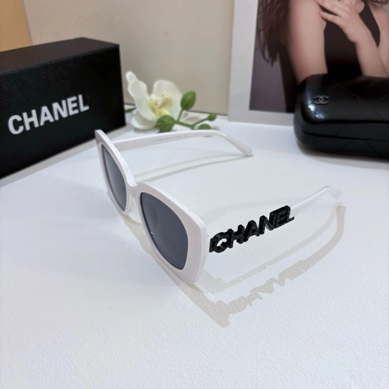 EyeCatching Chanel Sunglasses 278008