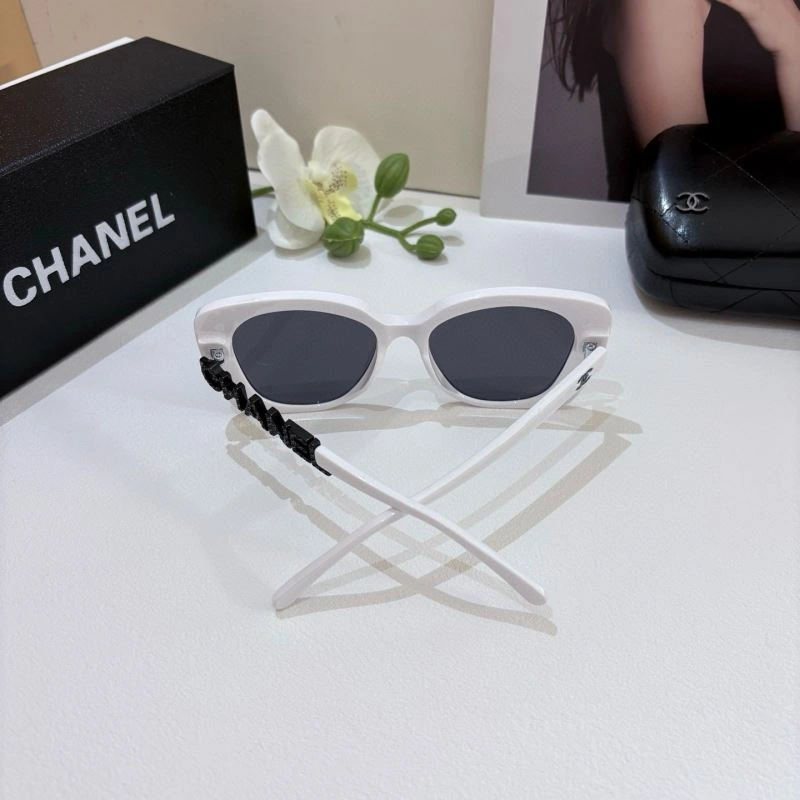 EyeCatching Chanel Sunglasses 278008
