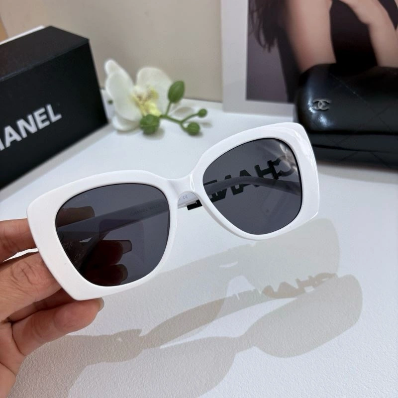 EyeCatching Chanel Sunglasses 278008