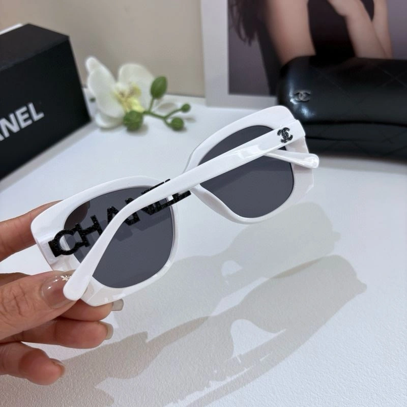 EyeCatching Chanel Sunglasses 278008