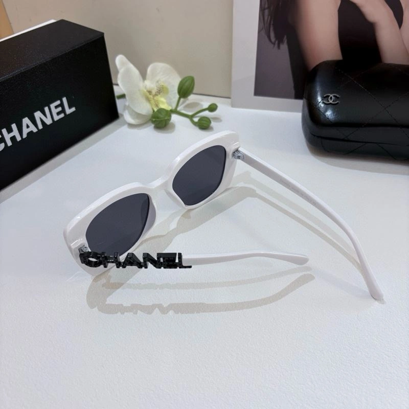 EyeCatching Chanel Sunglasses 278008