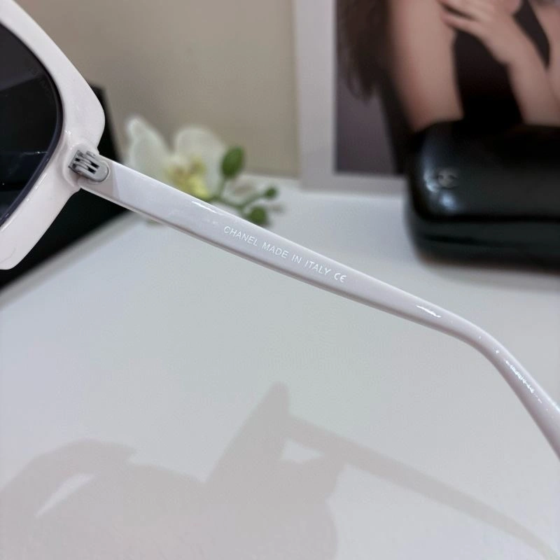 EyeCatching Chanel Sunglasses 278008