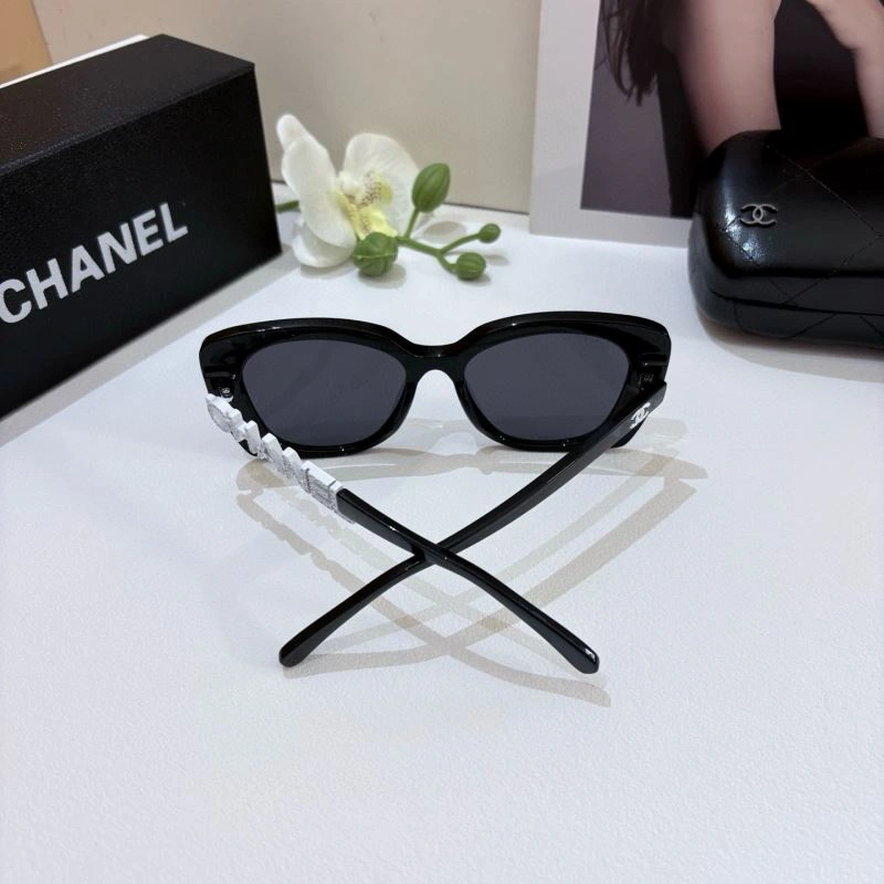 Practical Chanel Sunglasses 278006