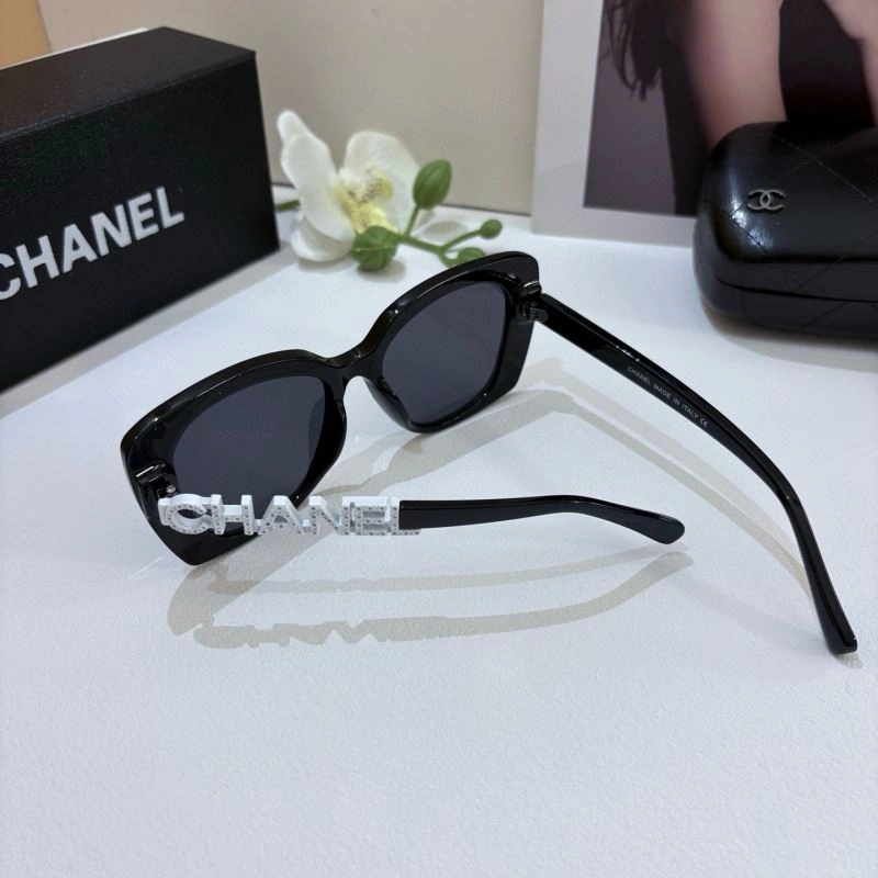 Practical Chanel Sunglasses 278006