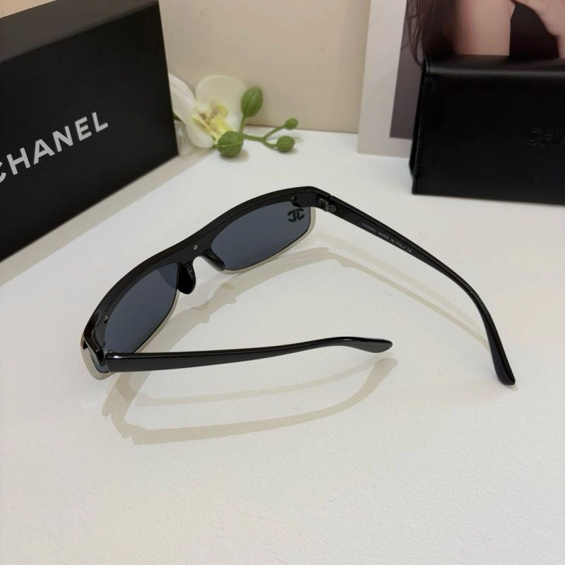 Chanel Sunglasses EasyMatch 277999