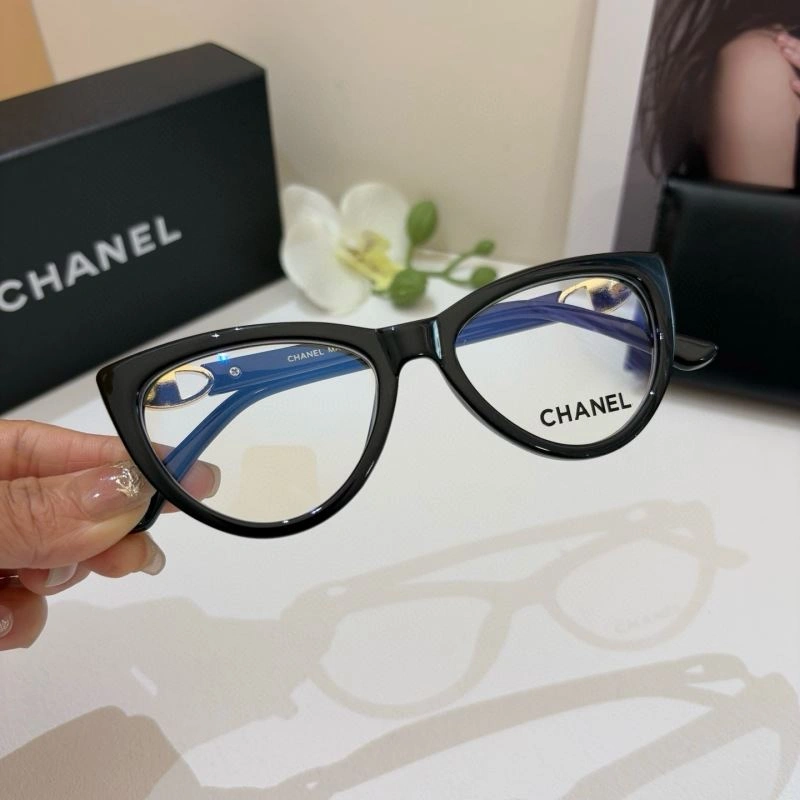 Compact Chanel Sunglasses 277979