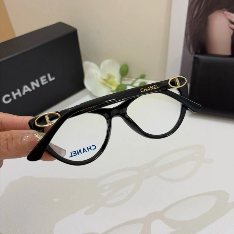 Compact Chanel Sunglasses 277979