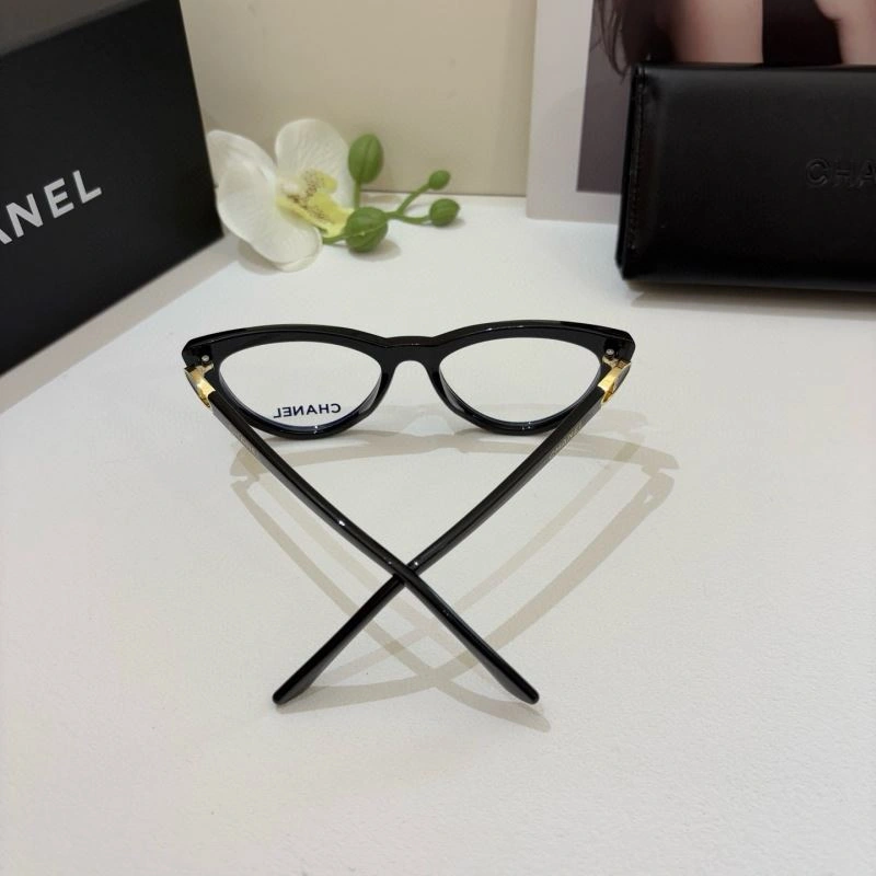 Compact Chanel Sunglasses 277979
