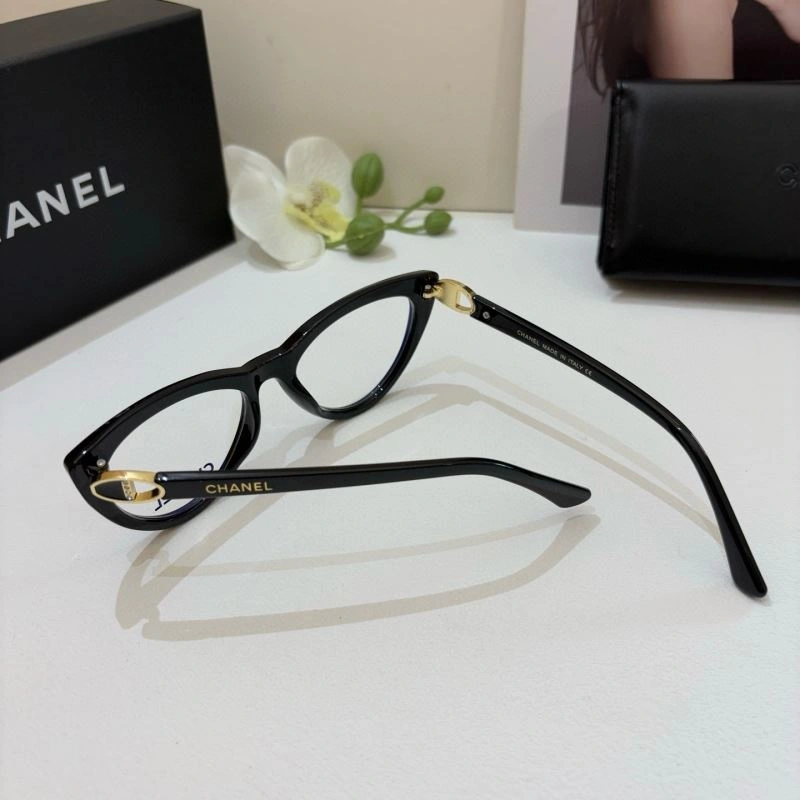 Compact Chanel Sunglasses 277979