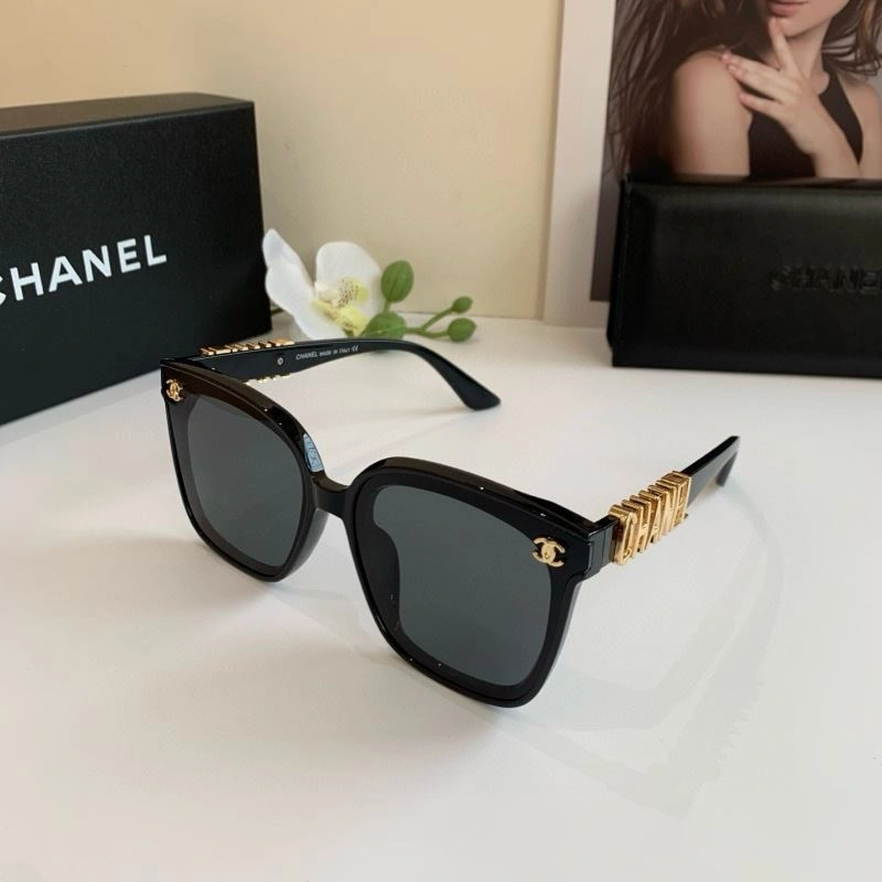 Chanel Sunglasses Effortless 277934