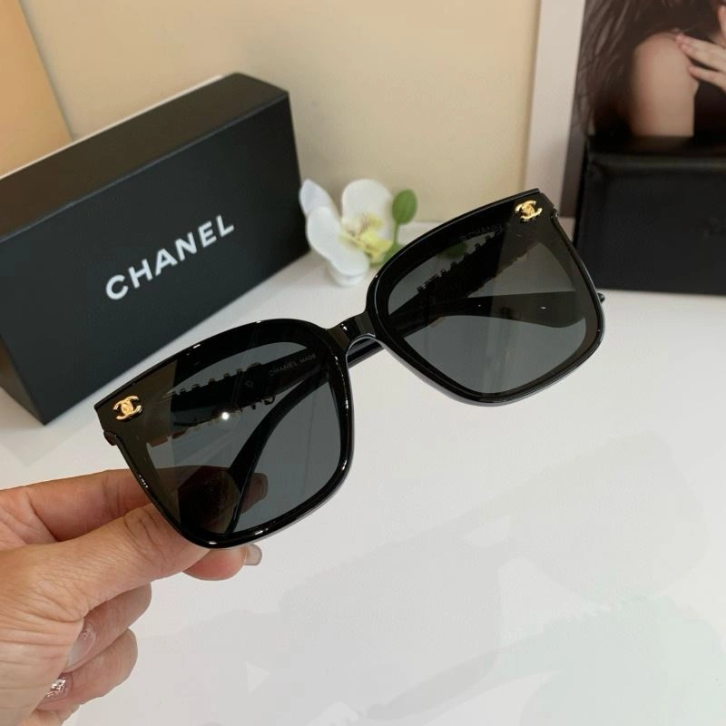 Chanel Sunglasses Effortless 277934