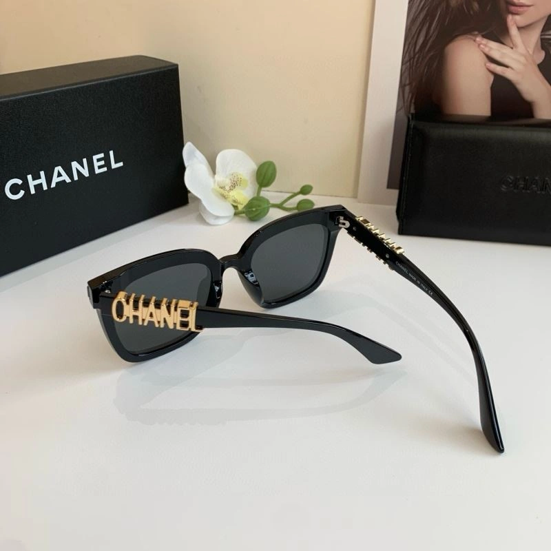 Chanel Sunglasses Effortless 277934