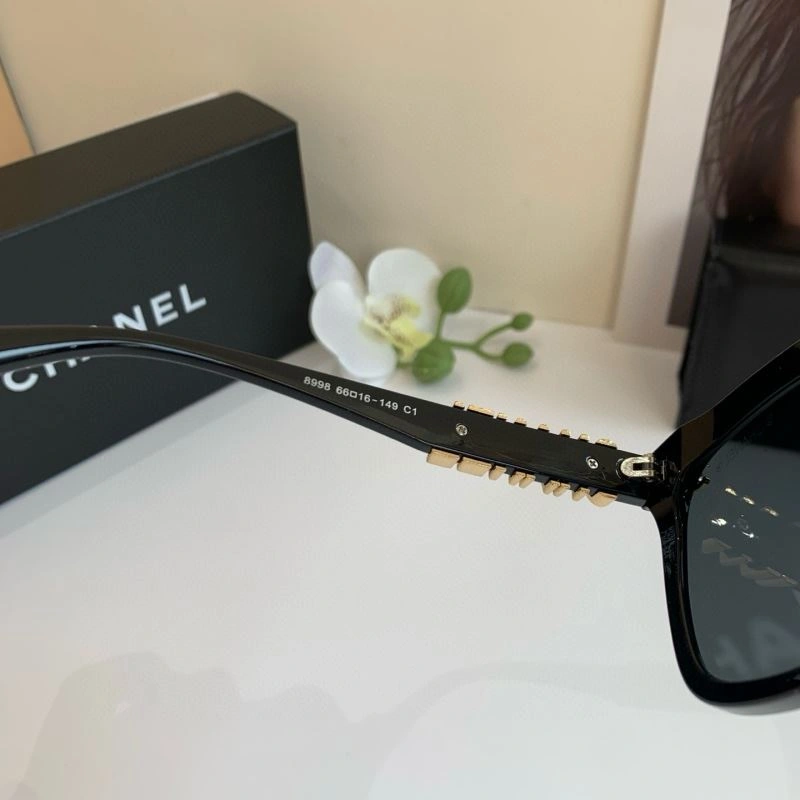 Chanel Sunglasses Effortless 277934