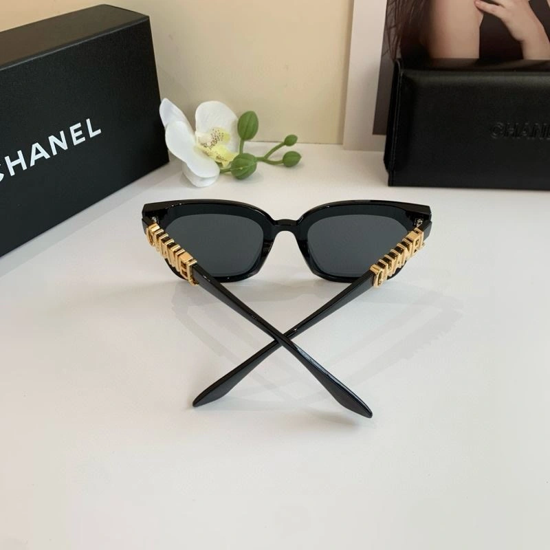 Chanel Sunglasses Effortless 277934