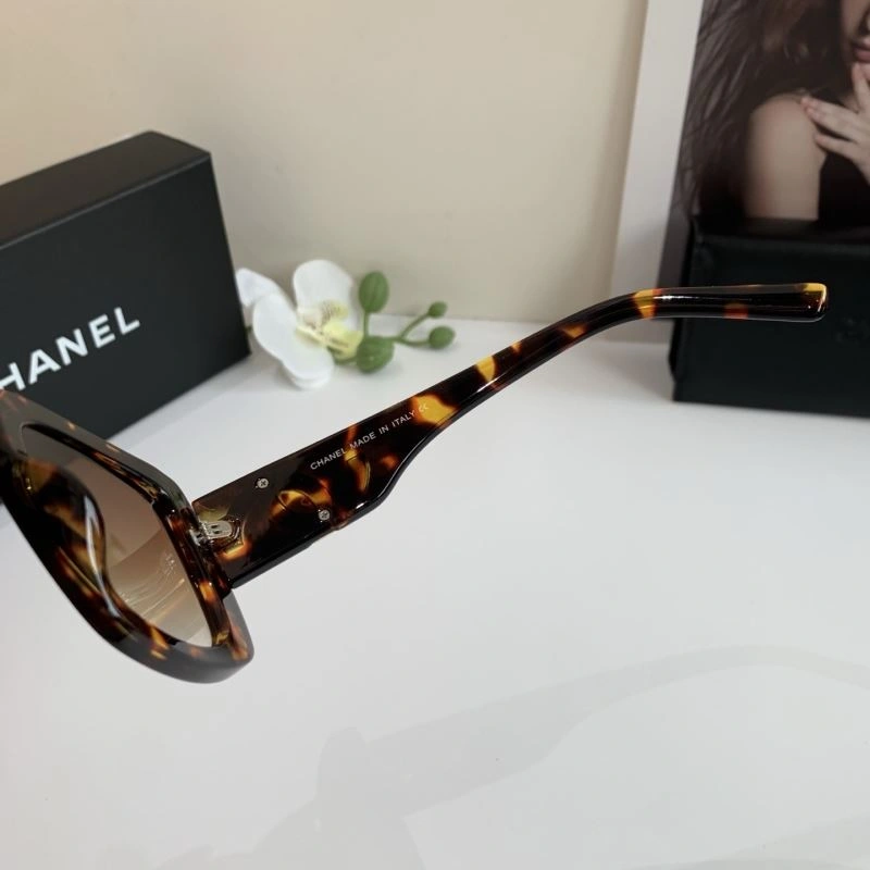 Chanel Sunglasses Casual 277936
